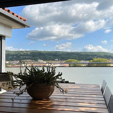 Appartamento Ático de diseño con terraza en el centro de Olot Esterno foto
