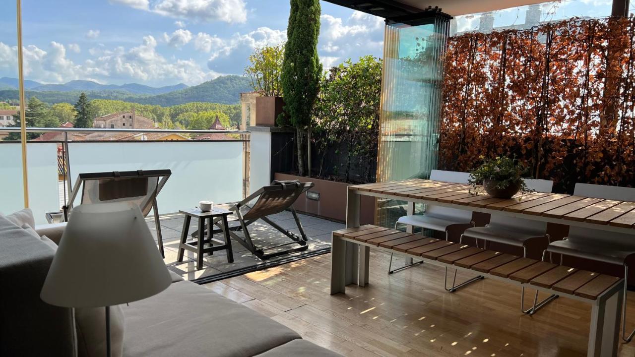 Appartamento Ático de diseño con terraza en el centro de Olot Esterno foto