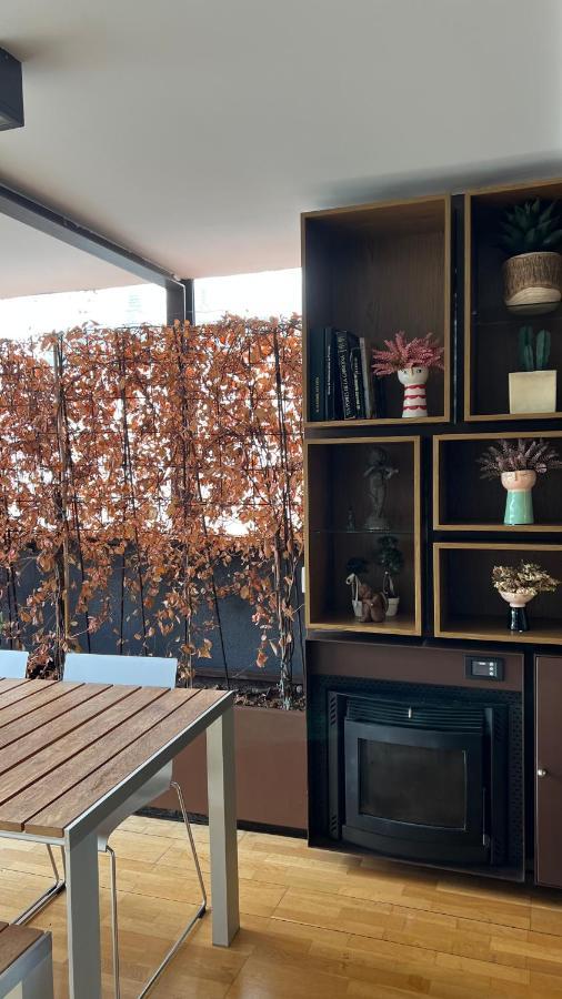 Appartamento Ático de diseño con terraza en el centro de Olot Esterno foto